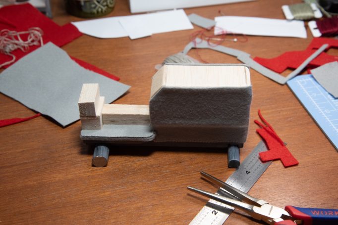 Foot plate covered in grey felt