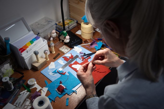 Cutting out red patterns